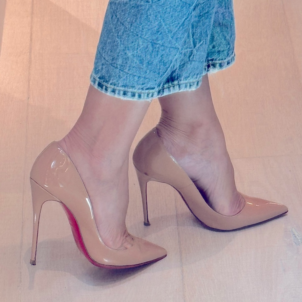 Christian Louboutin Beige Patent Leather So Kate Pumps Size 37.5 in Blush